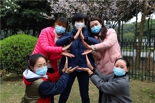 科技管理部女员工侧影.jpg